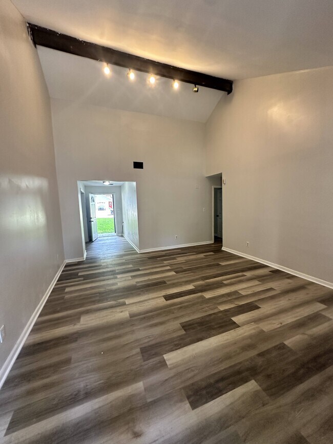 Foto del edificio - 9011 Liberty Ln