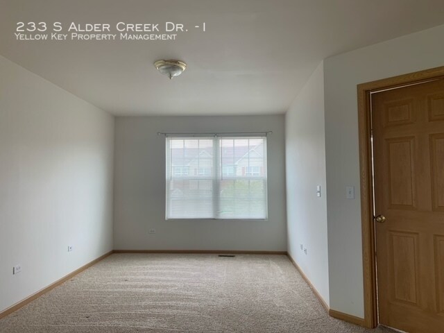 Building Photo - 233 S Alder Creek Dr