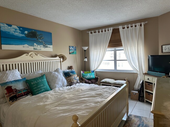 Bedroom - 1950 S Ocean Dr