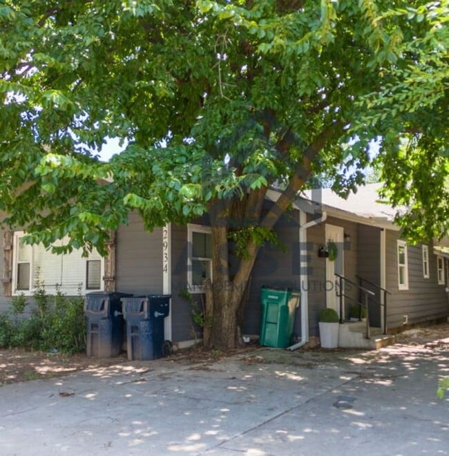 Photo - 2-Bed Furnished or Unfurnished The Choice Is Yours! House