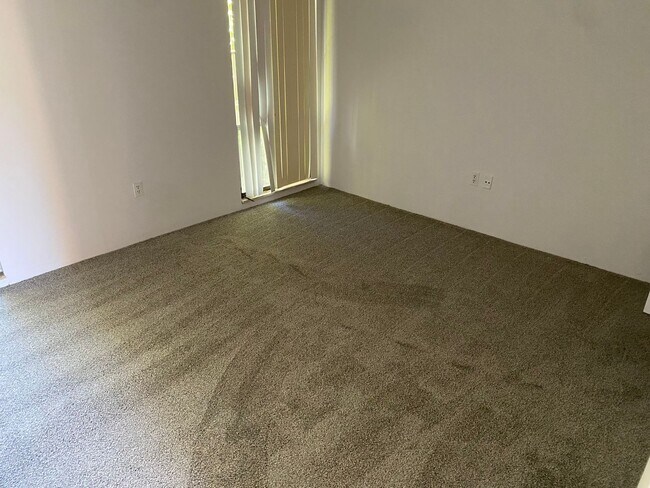 Foto del edificio - LEASE NOW AND ENJOY 50% OFF 2ND MONTH! Spa...