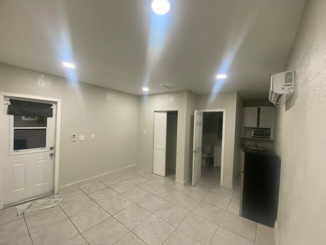 Foto del edificio - 19227 NW 62nd Ave