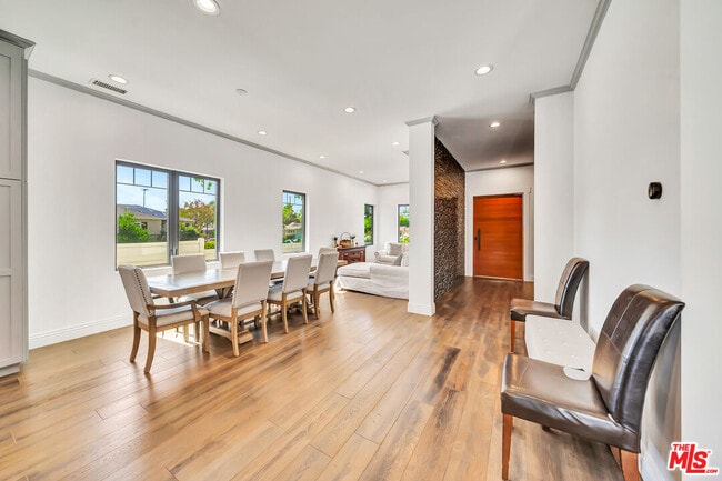 Foto del edificio - 6032 Goodland Ave
