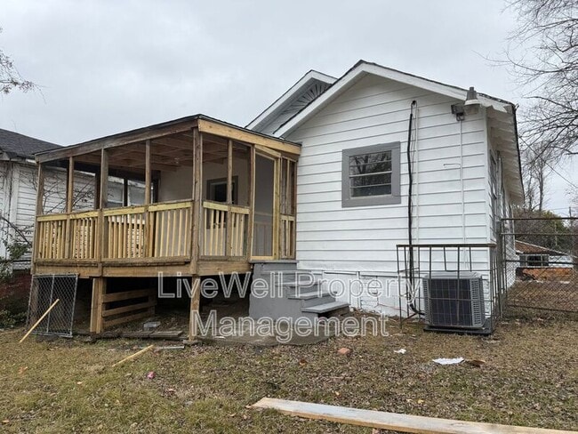 Building Photo - 353 16th Ave N