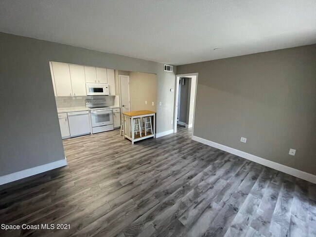 Foto del edificio - 4610 Lake Waterford Way