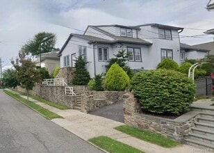 Building Photo - 1306 Henry Ave