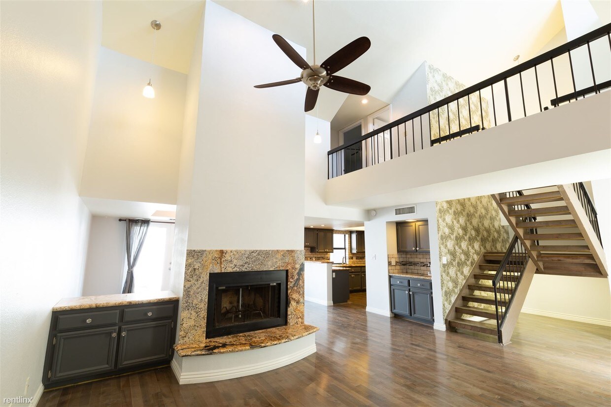 Primary Photo - 3 br, 2.5 bath Townhome - 6515 N 10th Pl