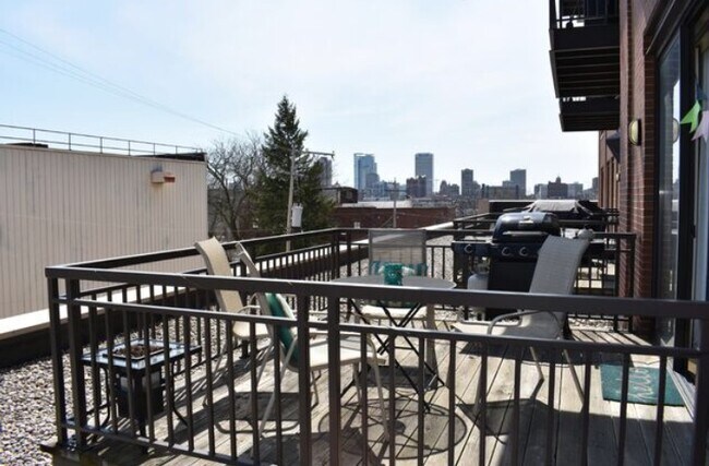 Foto del edificio - 1924 N Hubbard St