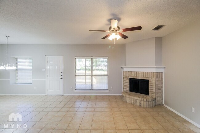 Foto del edificio - 8005 Berkshire Dr