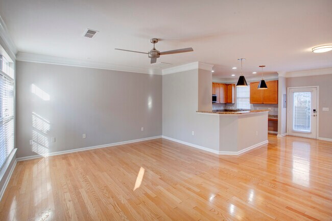 Building Photo - 1047 Central Park Cir