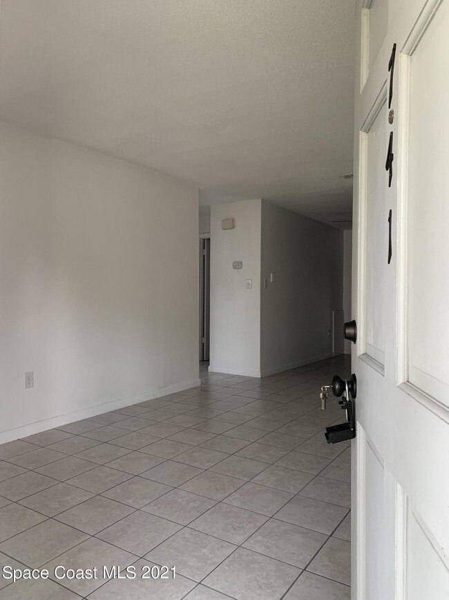 Building Photo - 741 Venus Dr