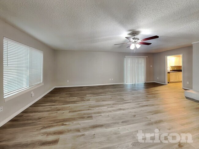 Foto del edificio - 1210 Green Hill Dr