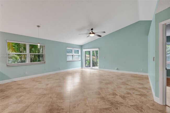 Foto del edificio - 8820 Woodside Ct