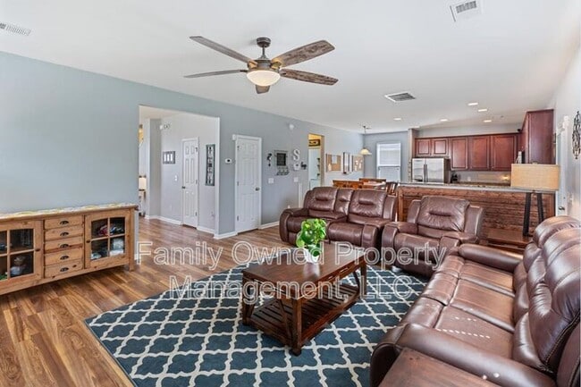 Building Photo - 159 Meadow Wood Rd