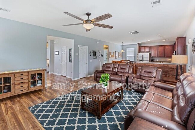 Foto del edificio - 159 Meadow Wood Rd