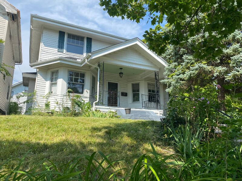 Primary Photo - 127 Iroquois Ave