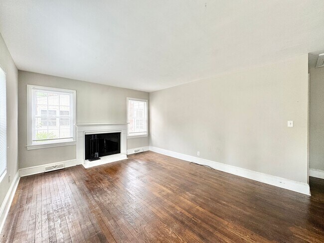 Building Photo - 3 BR house available near Target on Lawndale!