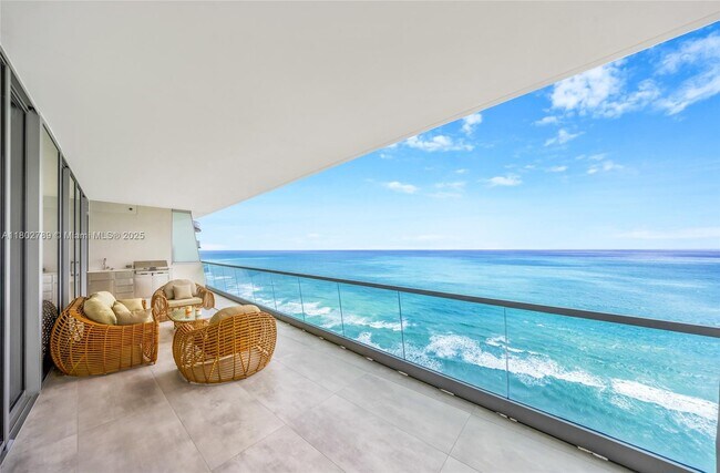 Foto del edificio - 18501 Collins Ave