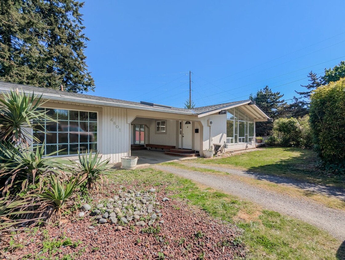 Primary Photo - Move in ready 3 bed 2 bath rambler W/ new ...