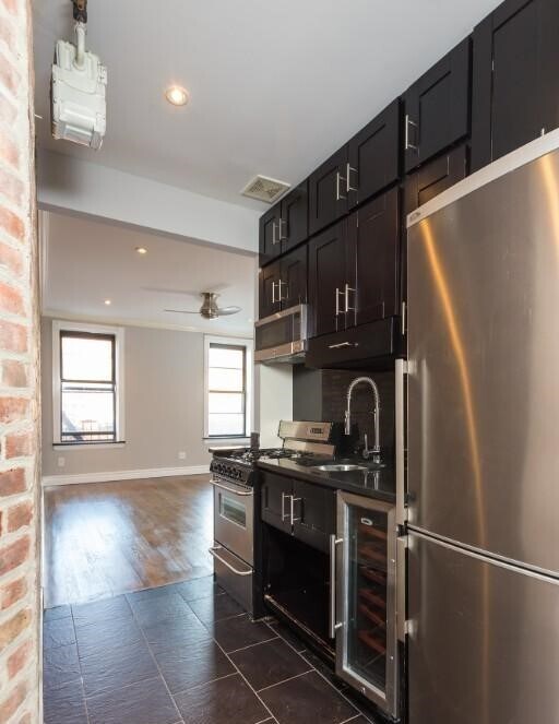Foto del edificio - 336 E 18th St