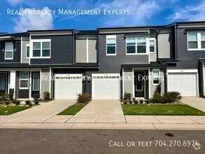 Building Photo - 3115 Hutton Gdns Ln