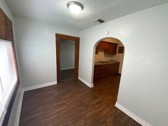 Building Photo - 2708 S Brock Dr