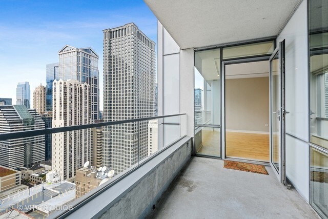 Building Photo - 8 E Randolph St