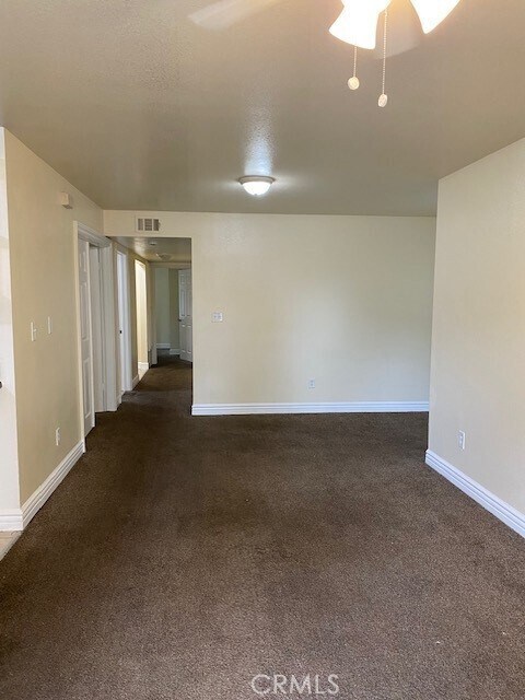 Building Photo - 650 E 81st St