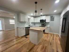 Building Photo - 406 N Kerr Ave