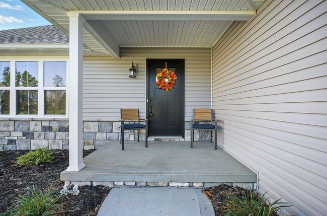 Building Photo - 557 Cannondale Ave