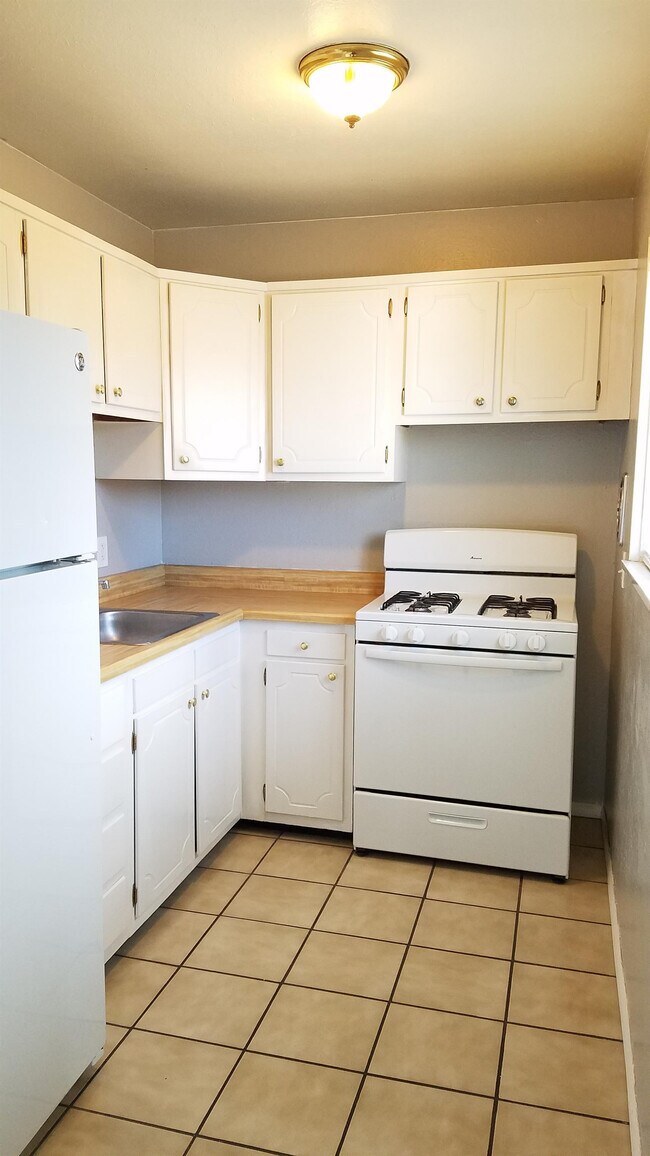 Foto del edificio - 2677 Shoreland Ave