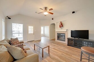 Building Photo - 2605 Salorn Way