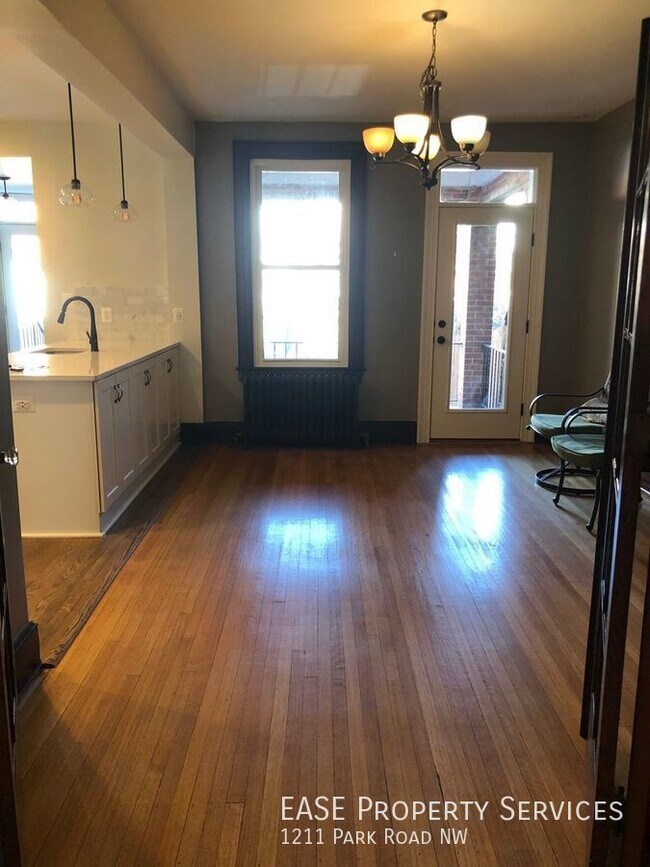 Foto del edificio - 1211 Park Rd NW