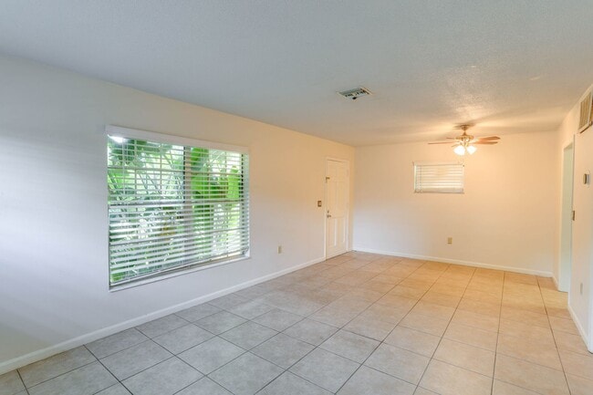 Building Photo - 3055 Martin St