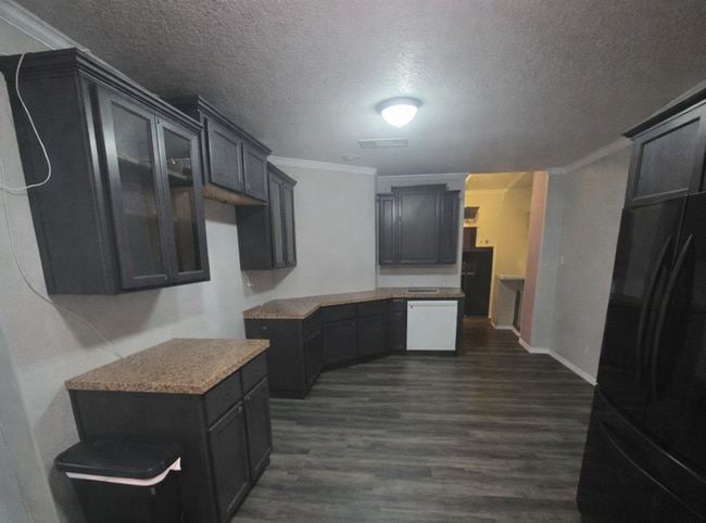 Building Photo - 4 bedroom 2 bathroom house! Housing accepted! MOVE-IN SPECIAL!