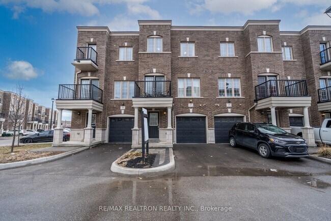 Building Photo - 27 Ferris Sq