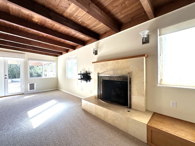 Building Photo - East Clairemont Mesa - Spacious 3 Bedroom / 1.5 Bath Single-Story Home with AC and Garage