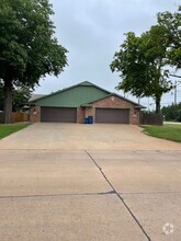 Building Photo - 522-524 E Rogers Dr
