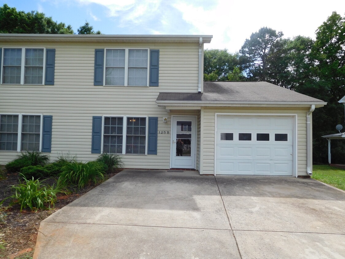 Primary Photo - 125b Heatherbrook Ct