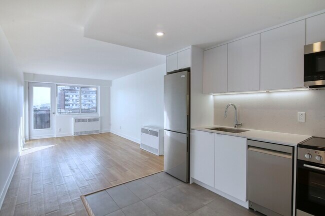 Building Photo - 3460 Rue Durocher
