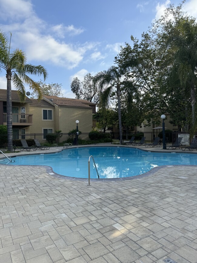 Foto del edificio - 5900 Rancho Mission Rd