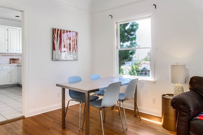 Dining Area - 3424 Marathon St