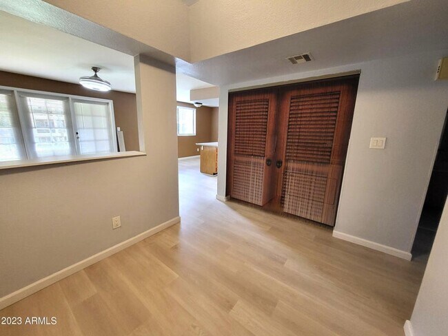 Foto del edificio - 18811 N 19th Ave