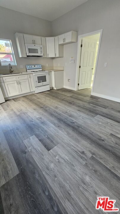 Foto principal - 136 1/2-136 1/4 W 99th St
