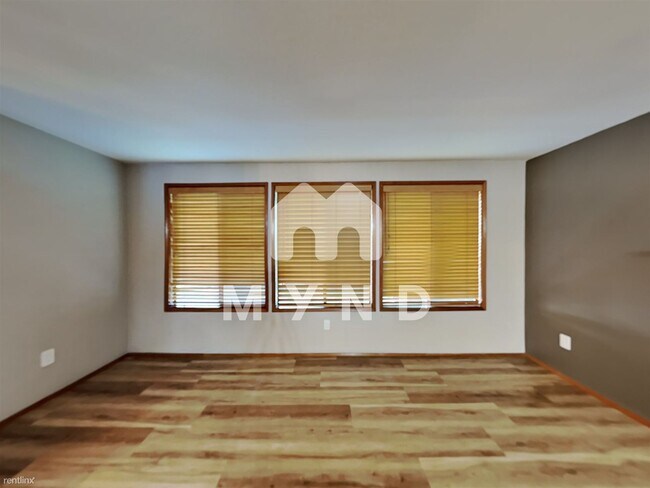Building Photo - 3 br, 2.5 bath House - 1523 NE 115th St