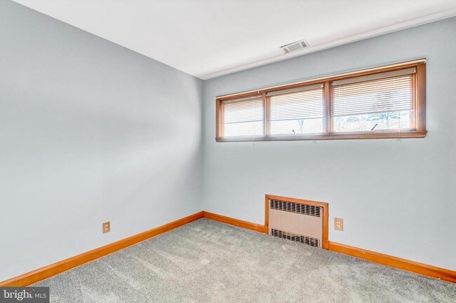 Foto del edificio - 11823 Chapman Rd