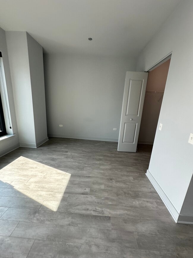 Building Photo - 1025 W Addison St