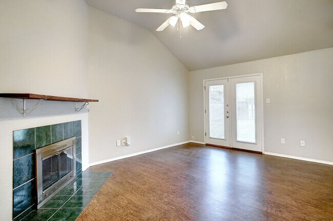Foto del edificio - Beautiful, Freshly Updated 3-2-2 - Eagle Mountain ISD