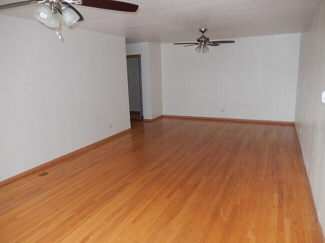 Building Photo - 702 Dempster St