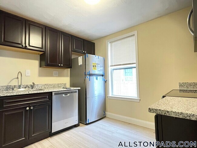 Building Photo - 34 Pratt St